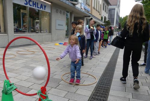 Der Kindergarten hatte eine Bewegungsstraße eingerichtet sgr
